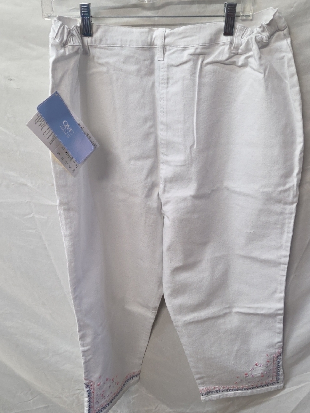 Denim&Co White Cropped Capris with Subtle Pink & Blue Embroidery XL - Picture 3 of 8
